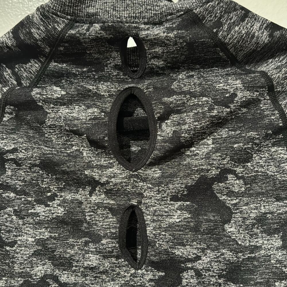 Gymshark Camouflage Seamless Crop Top Size M - Picture 8 of 12